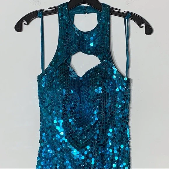 Adrianna Papell | Dresses | Euc Adrianna Papell Blue Sequin Keyhole Halter  Neckline Gown Size 2 | Poshmark